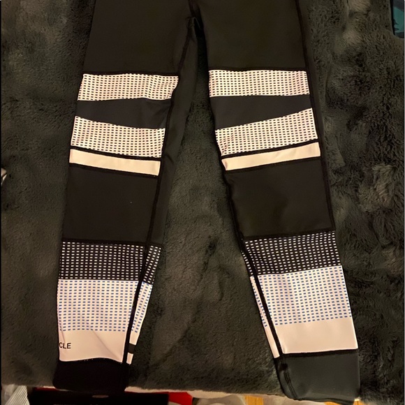 SoulCycle Lilybody Soft Leggings - Picture 6 of 6